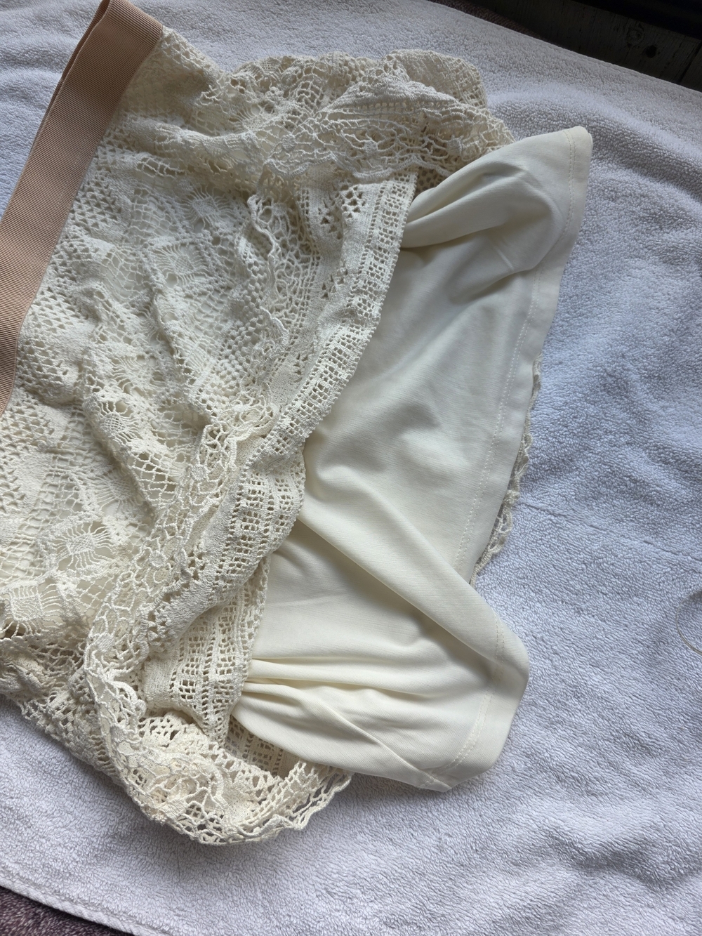 American Eagle Cream Lace Mini Skirt Size 10 Blush Waistband - Picture 4 of 9